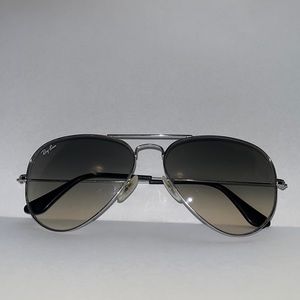 Ray Ban Aviator metal frame grey gradient lenses